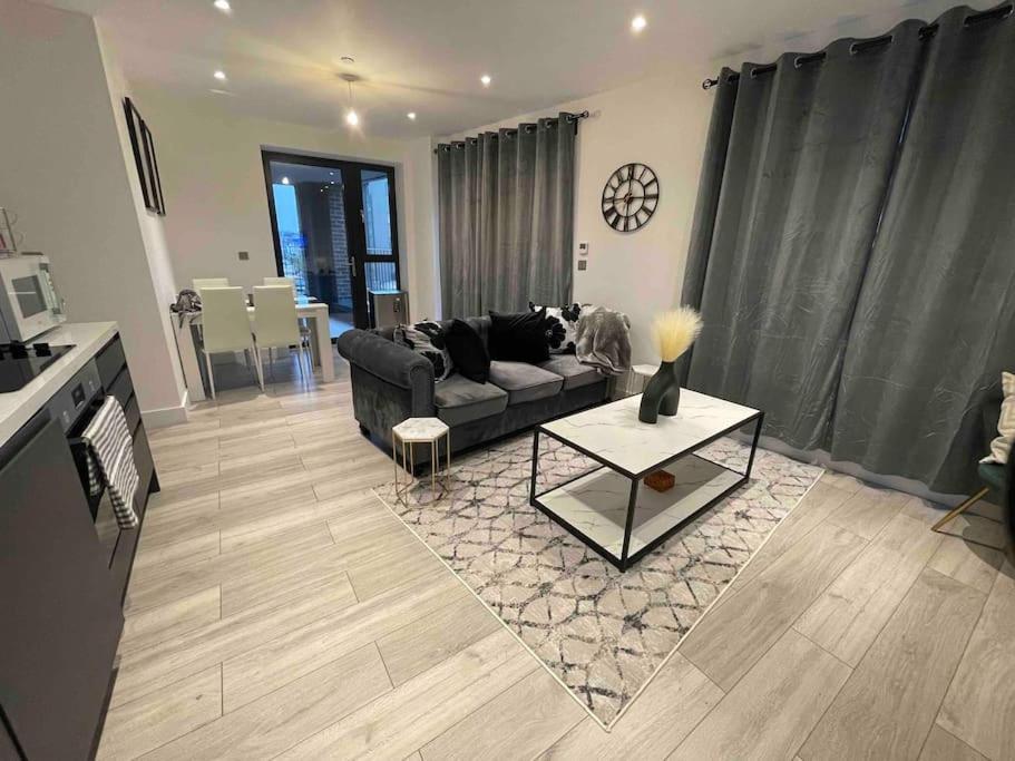 Stylish And Cosy 2 Bedroom Flat In 克罗伊登 外观 照片